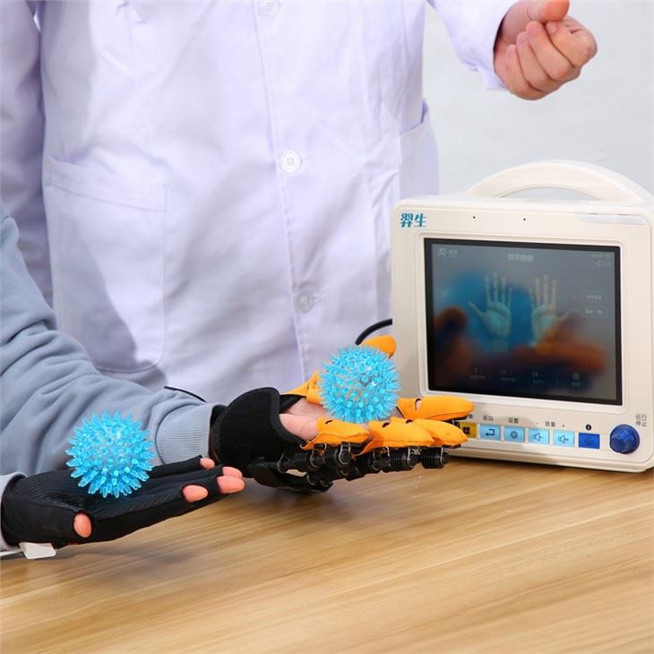 Rankų atkūrimo egzoskeletas paralyžiuotiems