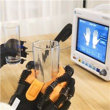 Ankstyvosios neuroreabilitacijos minkšta roboto pirštinė
