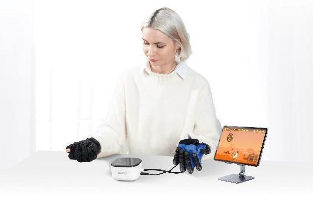 Robotinė rankų reabilitacijos pirštinė